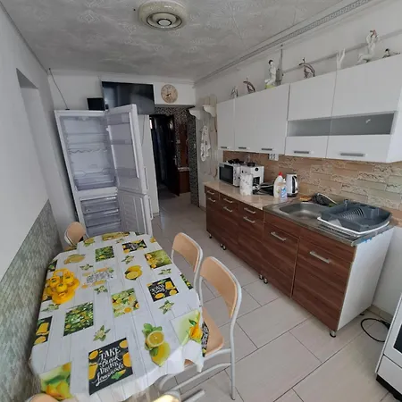 Almas Vendeghaz Διαμέρισμα Tiszaújváros