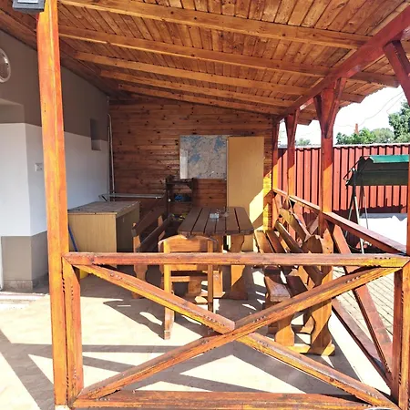 Almas Vendeghaz Apartment Tiszaújváros