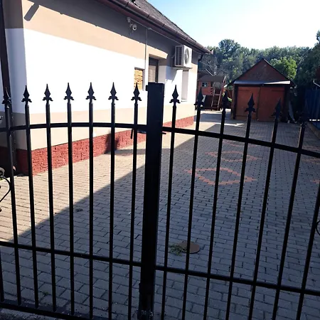 Almas Vendeghaz * Tiszaújváros